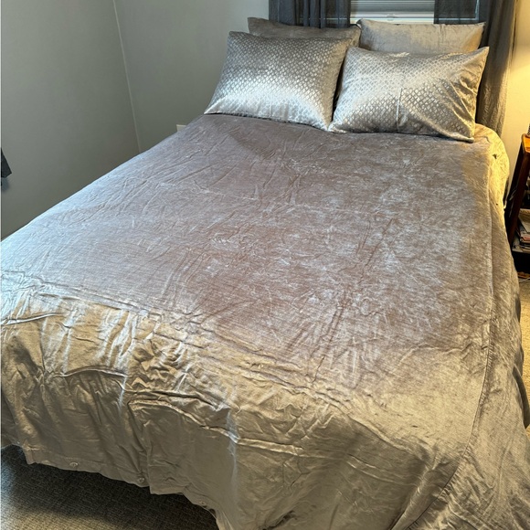 West Elm Full/Queen Duvet set - crushed velvet silver